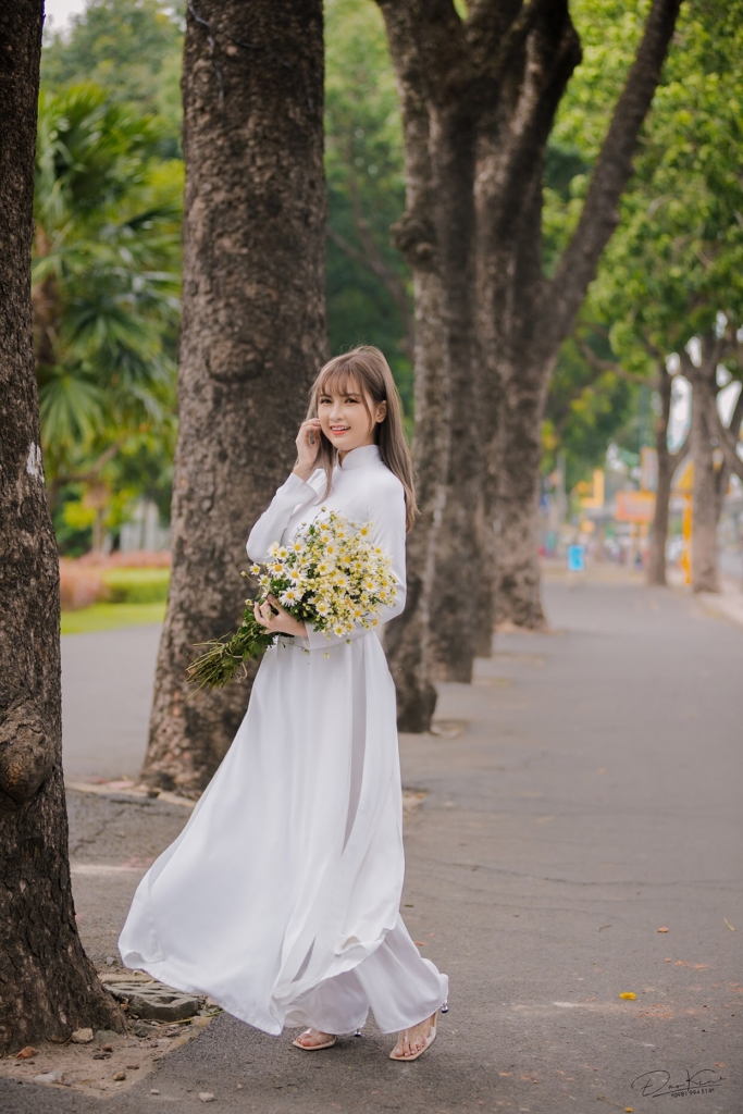 Chụp ảnh áo dài cúc hoạ mi