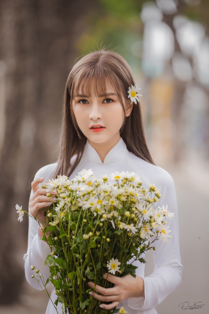 Chụp ảnh áo dài cúc hoạ mi
