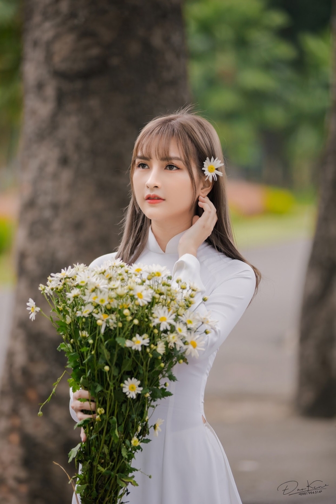 Chụp ảnh áo dài cúc hoạ mi