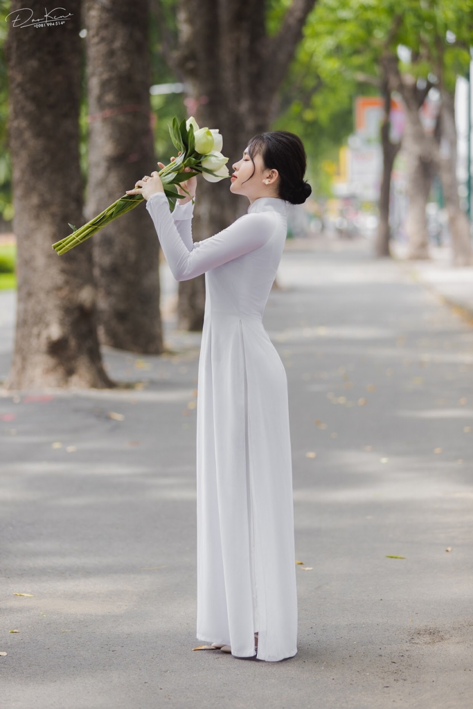 chụp ảnh áo dài hoa sen