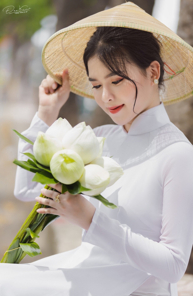 chụp ảnh áo dài hoa sen