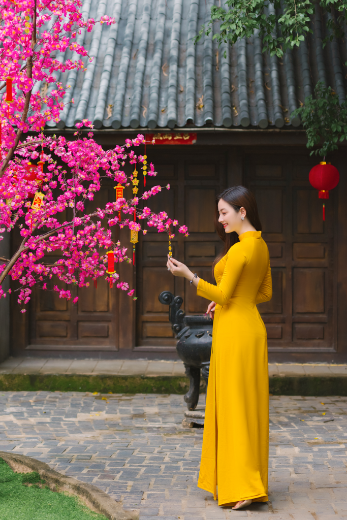 Chụp áo dài tết trong phim trường